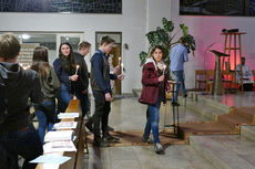 Firmvorbereitung mit Tauferinnerungsgottesdienst in St. Maria, Wolfhagen (Foto: Karl-Franz Thiede)